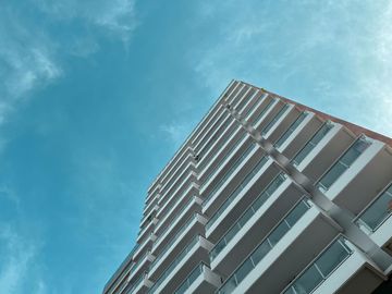 Departamento de 3 dormitorios más comodín, vista al río y amenities
