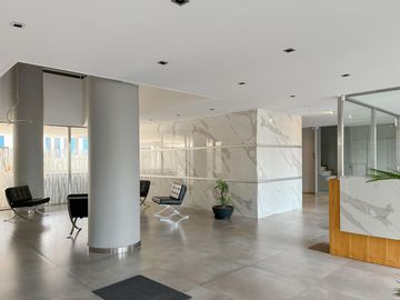 Departamento de 3 dormitorios más comodín, vista al río y amenities