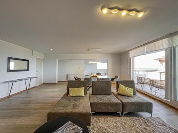 Departamento de 3 dormitorios más comodín, vista al río y amenities