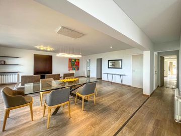 Departamento de 3 dormitorios más comodín, vista al río y amenities