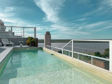 Departamento de 3 dormitorios más comodín, vista al río y amenities