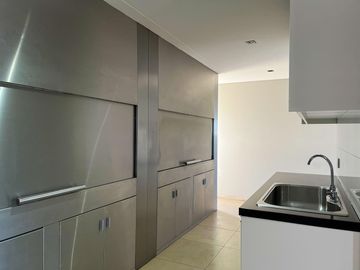 Departamento de 3 dormitorios más comodín, vista al río y amenities