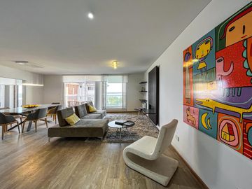 Departamento de 3 dormitorios más comodín, vista al río y amenities