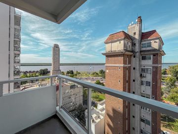 Departamento de 3 dormitorios más comodín, vista al río y amenities
