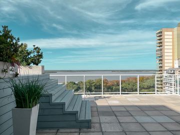 Departamento de 3 dormitorios más comodín, vista al río y amenities