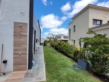 Casa en una planta en Lagos de Canning