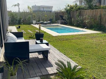 Casa en una planta en Lagos de Canning