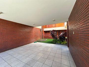 Excelente Casa chalet en Wilde centro - 277 m2 cubiertos.