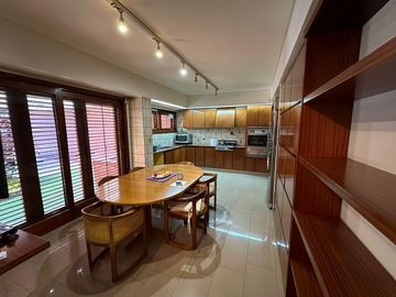 Excelente Casa chalet en Wilde centro - 277 m2 cubiertos.