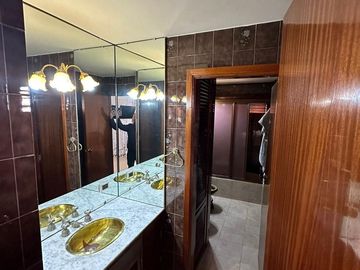 Excelente Casa chalet en Wilde centro - 277 m2 cubiertos.