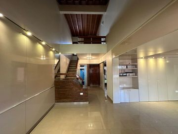 Excelente Casa chalet en Wilde centro - 277 m2 cubiertos.