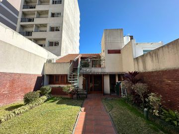 Excelente Casa chalet en Wilde centro - 277 m2 cubiertos.