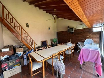 Excelente Casa chalet en Wilde centro - 277 m2 cubiertos.