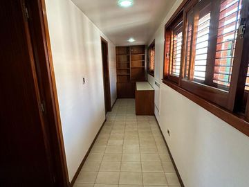 Excelente Casa chalet en Wilde centro - 277 m2 cubiertos.