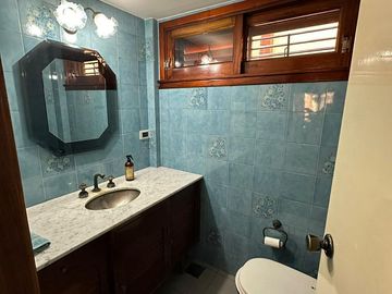 Excelente Casa chalet en Wilde centro - 277 m2 cubiertos.