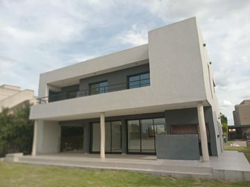 Casa en Venta en Haras Santa Maria, Escobar