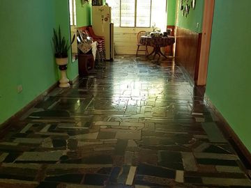 Hermoso Chalet de 2 plantas con Parque y Garage en Lanús Este