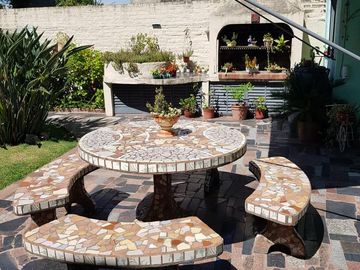 Hermoso Chalet de 2 plantas con Parque y Garage en Lanús Este