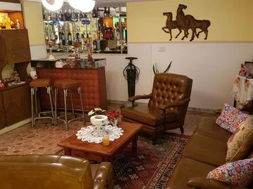 Hermoso Chalet de 2 plantas con Parque y Garage en Lanús Este