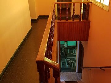 Hermoso Chalet de 2 plantas con Parque y Garage en Lanús Este