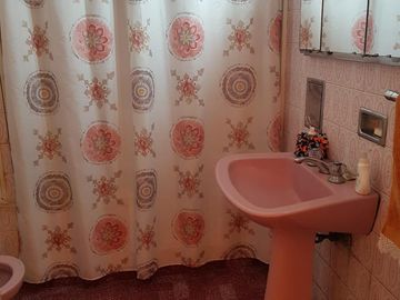 Hermoso Chalet de 2 plantas con Parque y Garage en Lanús Este