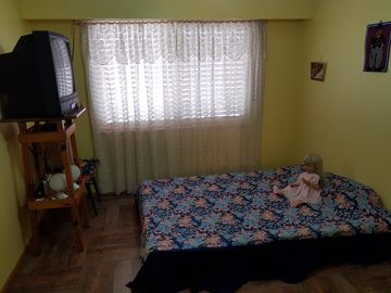 Hermoso Chalet de 2 plantas con Parque y Garage en Lanús Este