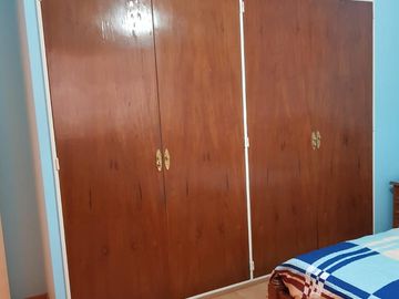 Hermoso Chalet de 2 plantas con Parque y Garage en Lanús Este