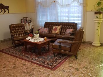 Hermoso Chalet de 2 plantas con Parque y Garage en Lanús Este