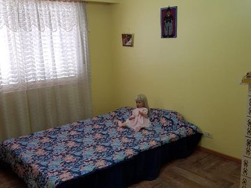 Hermoso Chalet de 2 plantas con Parque y Garage en Lanús Este
