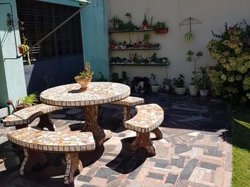 Hermoso Chalet de 2 plantas con Parque y Garage en Lanús Este