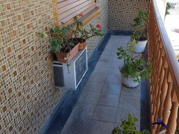 Hermoso Chalet de 2 plantas con Parque y Garage en Lanús Este