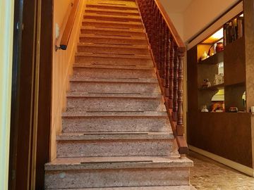 Hermoso Chalet de 2 plantas con Parque y Garage en Lanús Este