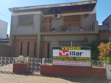 Hermoso Chalet de 2 plantas con Parque y Garage en Lanús Este