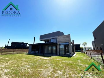 Casa - a la laguna - Riberas - Lote 340 - Puertos del lago