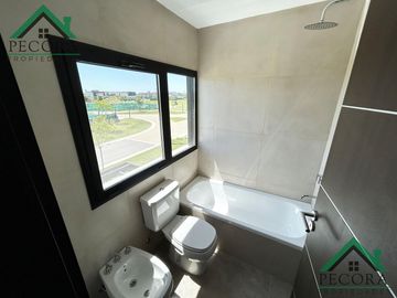 Casa - a la laguna - Riberas - Lote 340 - Puertos del lago