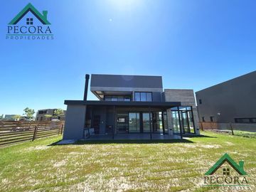 Casa - a la laguna - Riberas - Lote 340 - Puertos del lago