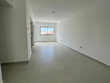 Departamento semipiso  de 3 ambientes con balcon   - Wilde