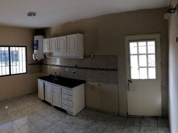 Depto tipo 3 amb casa al frente