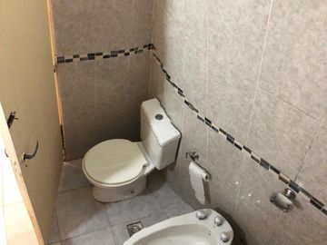 Depto tipo 3 amb casa al frente