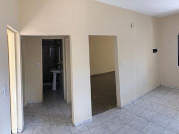 Depto tipo 3 amb casa al frente