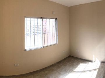 Depto tipo 3 amb casa al frente