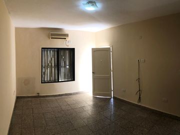 Depto tipo 3 amb casa al frente