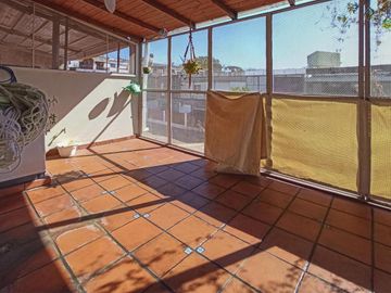 2 dormitorios con patio cerrado