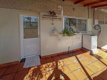 2 dormitorios con patio cerrado