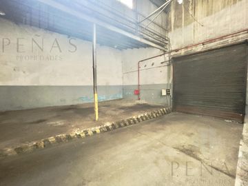Depósito en  La Boca, varios usos
