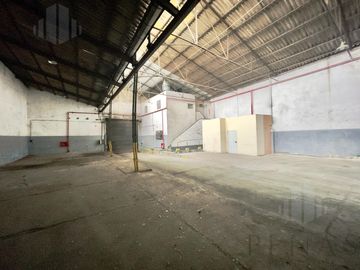Depósito en  La Boca, varios usos