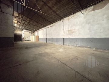 Depósito en  La Boca, varios usos
