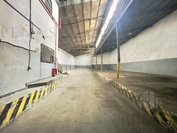 Depósito en  La Boca, varios usos
