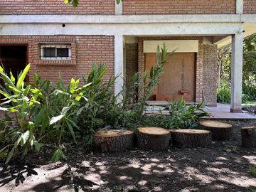 Casa Quinta  Gral Rodrigrez - Casa de 6 amb - Quincho con dorm y 2 baños- Pileta