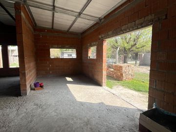 TERRENO CON CASA A TERMINAR